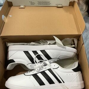 Addida breaknet sleek woman